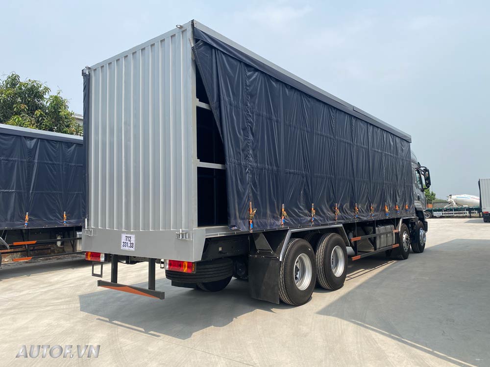 Xe chở két chai 18 tấn ChengLong 4 chân H5 290HP